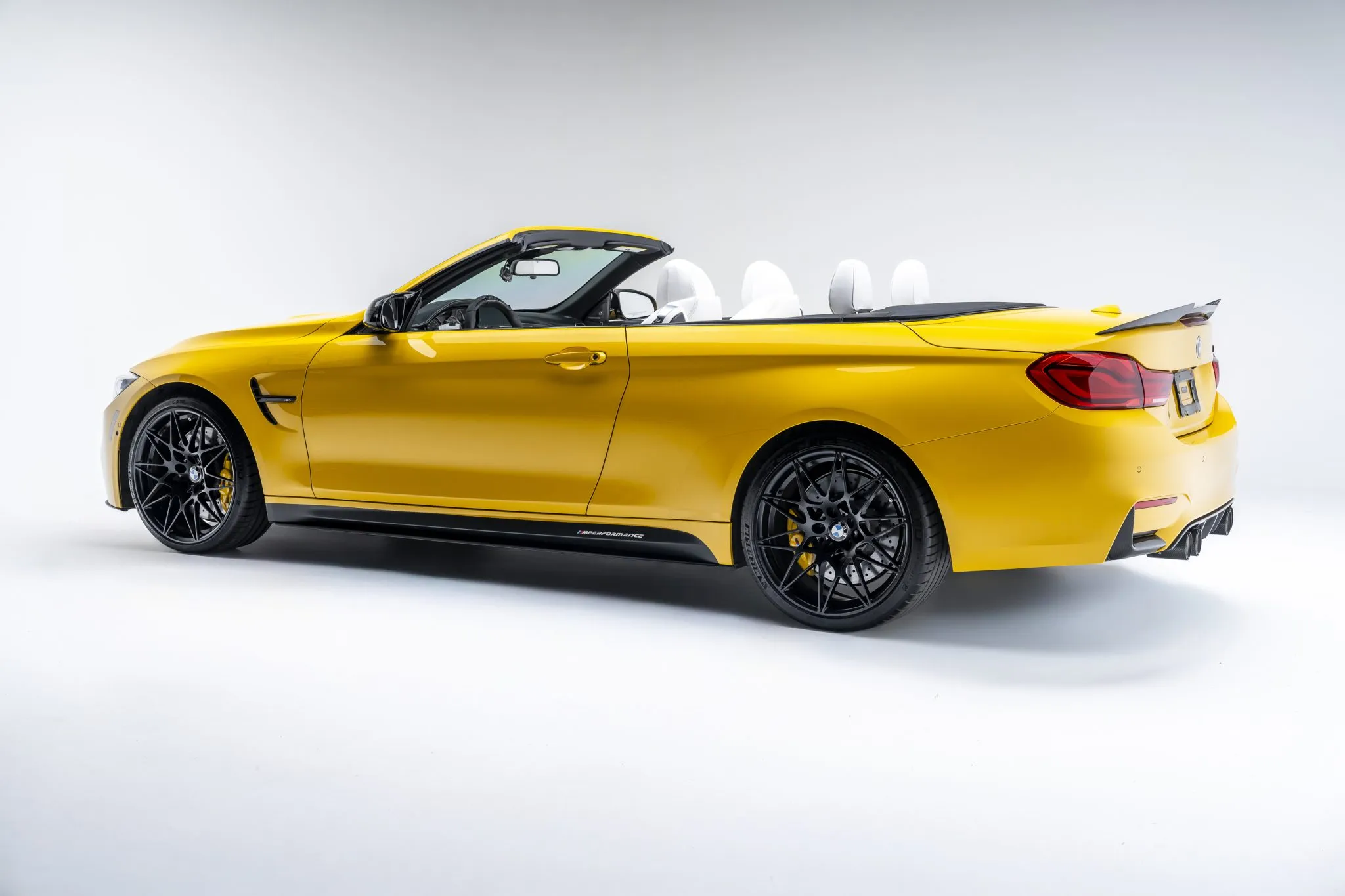 2018 BMW M4 Convertible-Competition Package 6-Speed ( Individual Speed Yellow )